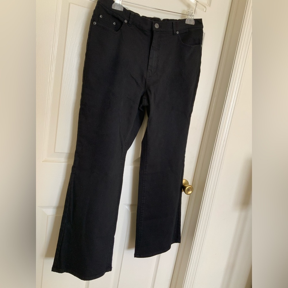 STRETCH BLEND DENIM JEANS.